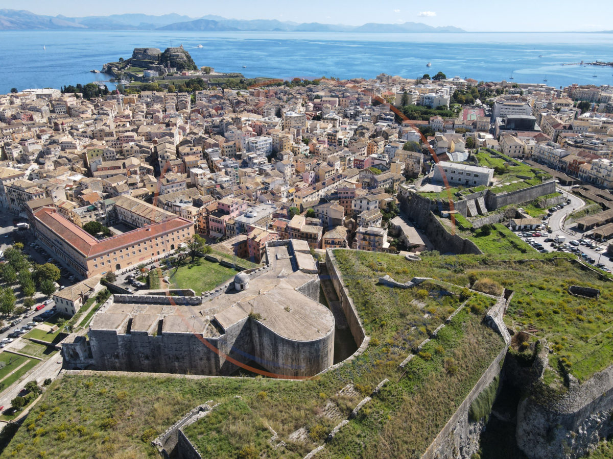 Het oude en nieuwe fort van corfu